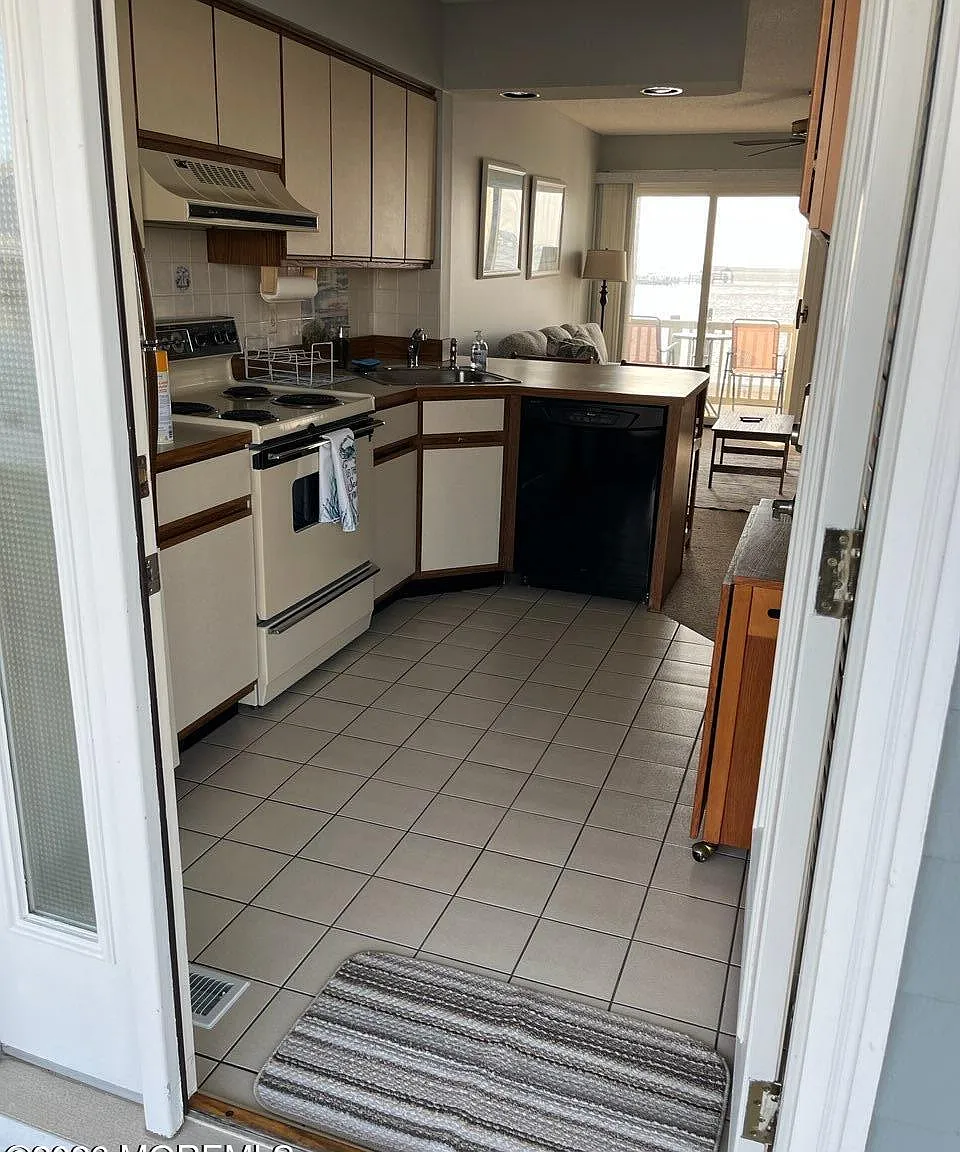2 bed, 530 sqft, $2,185 — Photo 4