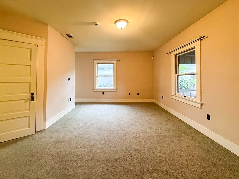 1123 Marion Ave — Photo 19