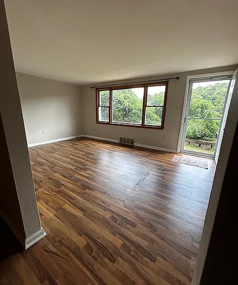 12407 Maple Ln — Photo 5
