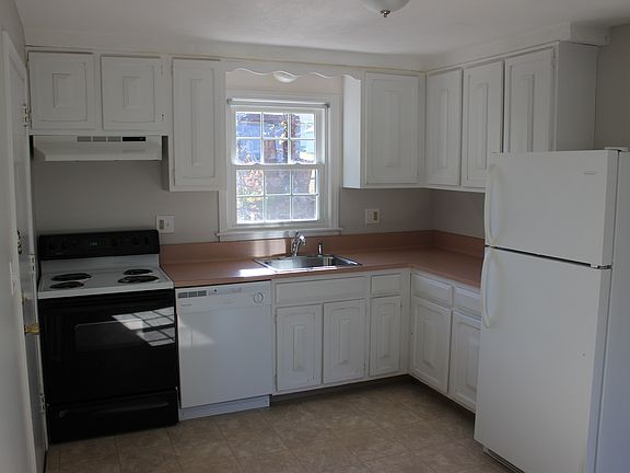 4th image of 137 1/2 Vernon Ave Unit B1
