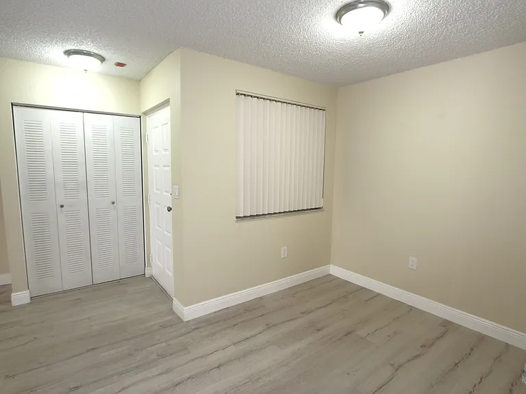 2820 N Oakland Forest Dr #109 — Photo 8