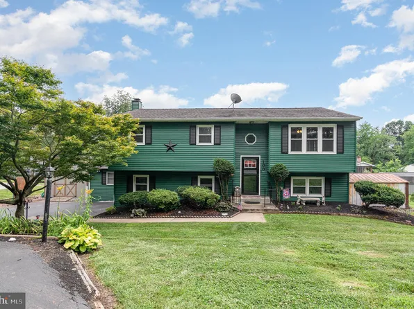 100 Sugar Maple Dr, Etters, PA 17319