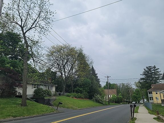 4th image of 223 Sheridan St