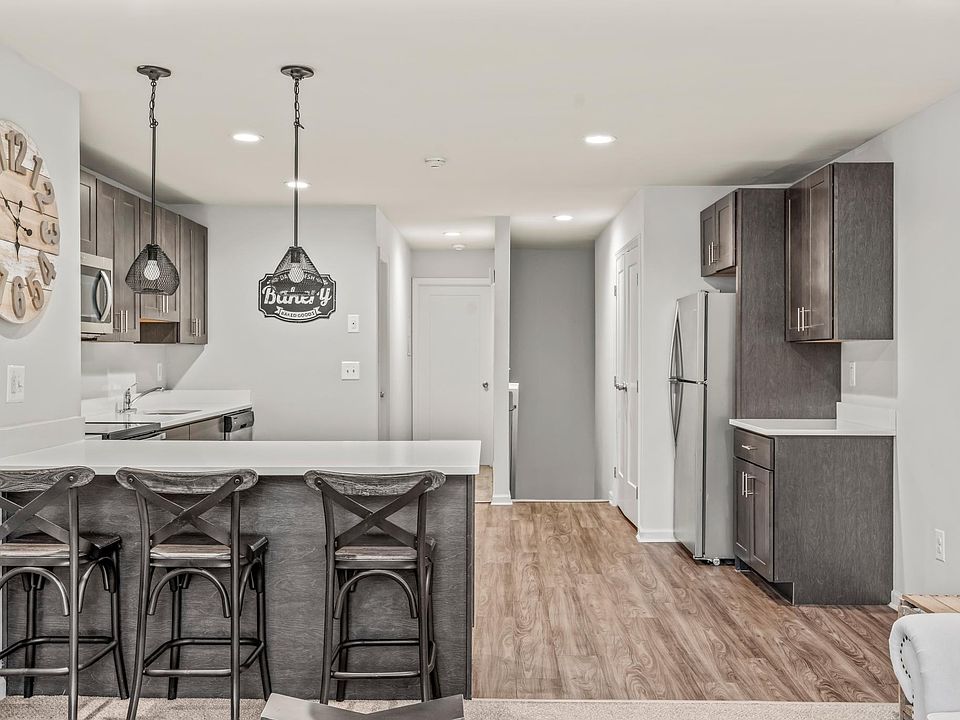 1st image of 399 Jackson Ave #0