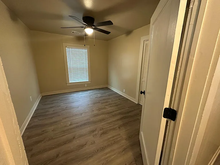 1213 W Walker St — Photo 13