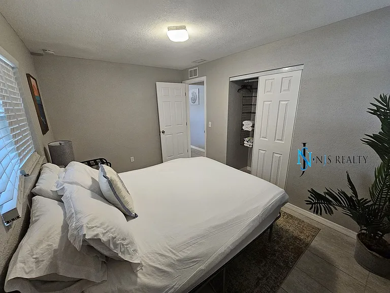 2173 Gladys St — Photo 8
