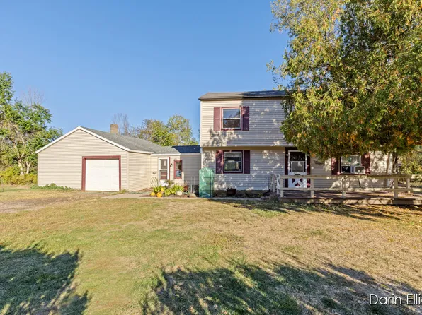 4701 E Riverside Dr, Lyons, MI 48851