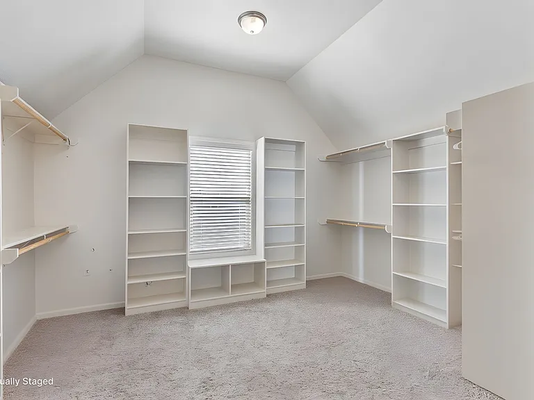 16324 Farley St — Photo 32