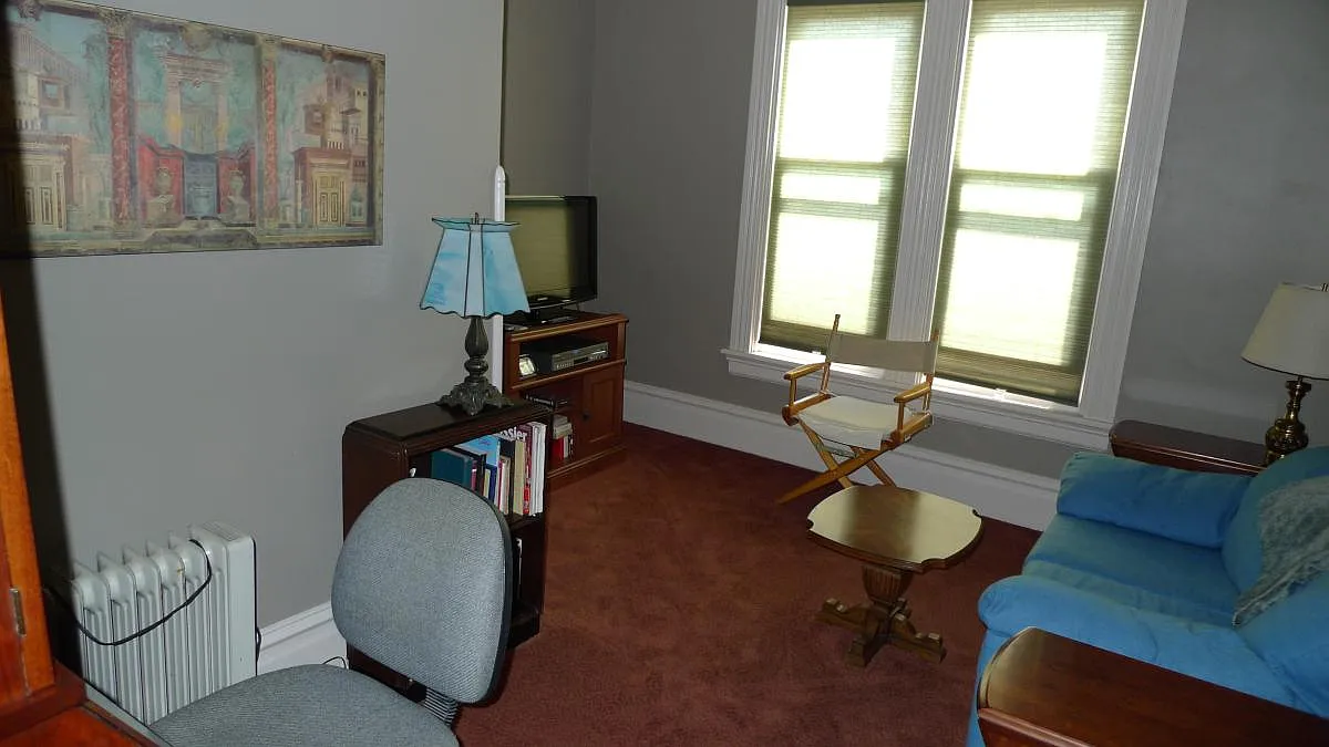 Room 1 Study, bedroom - 222 Walnut Ave