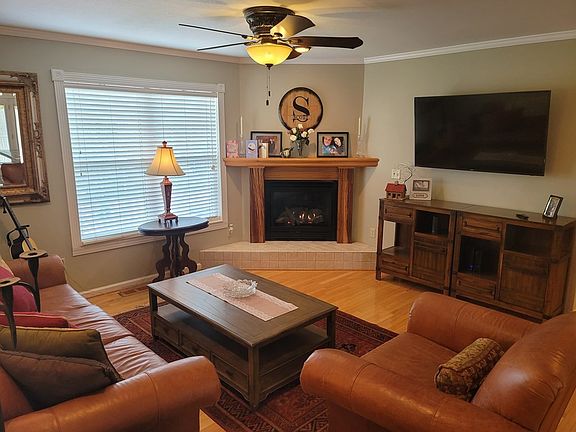 3rd image of 2823 English Valley Ln