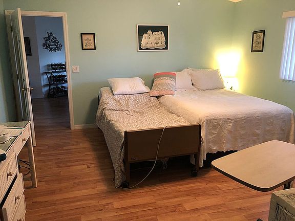 Master Bedroom (14 x 14)