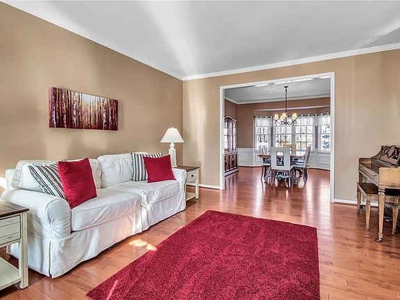 4th image of 156 Valley Brook Ln