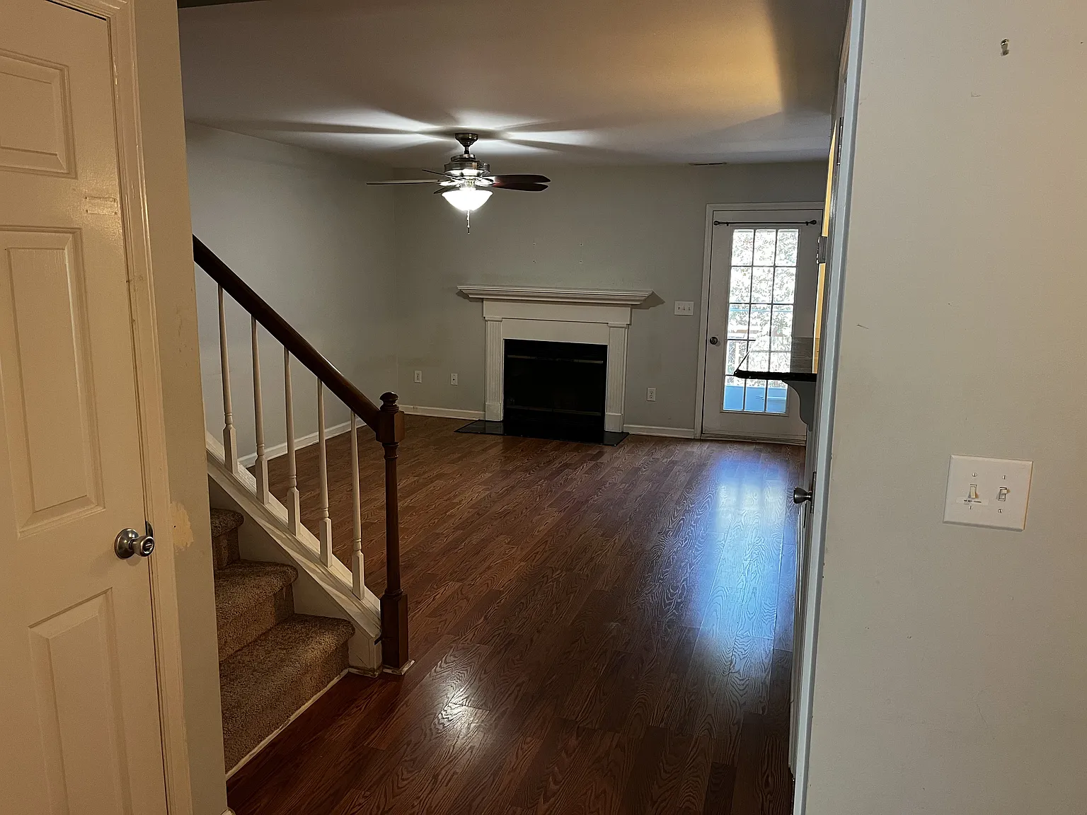 3 bed, 2100 sqft, $2,200 — Photo 2