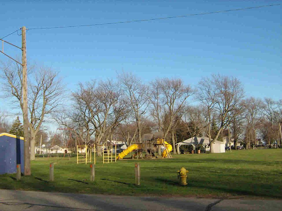 2nd image of 3196 Grandview Dr
