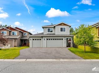 8126 Grayhawk Cir, Anchorage, AK 99507