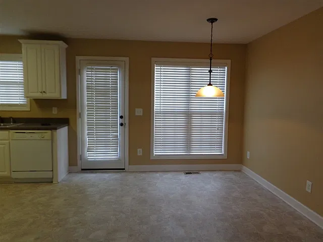 3 bed, 2.5 bath, 1938 sqft, $2,435 — Photo 4