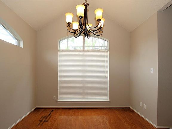 4th image of 1800 Kingston Ln