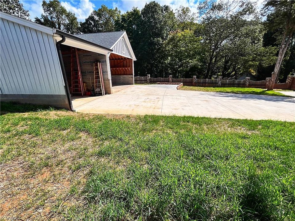 2nd image of 6165 Shallowford Rd