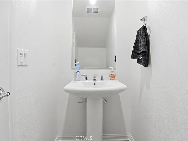 556 Enzo St — Photo 36