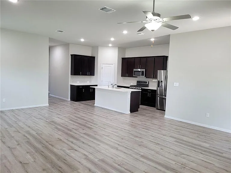 300 Bright Star Ln — Photo 3
