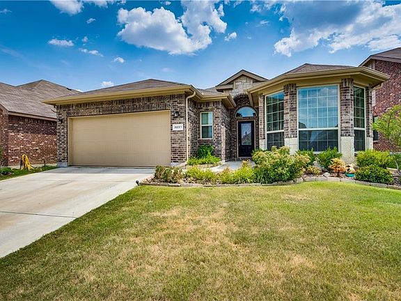 2nd image of 3233 Tamarack Ln
