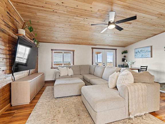 3rd image of 10653 Valley Hi Rd