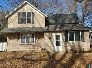 1332 NE 3rd St, Madison, SD 57042