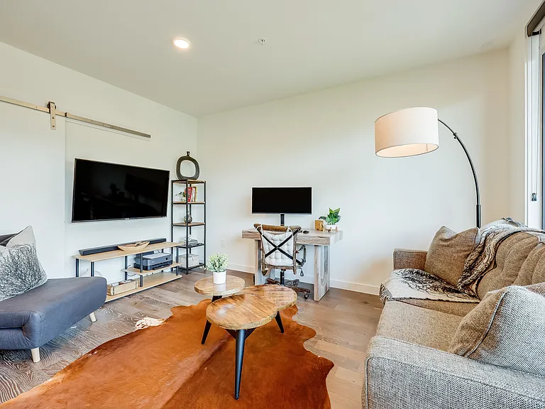 900 S 1st St #405 — Photo 1