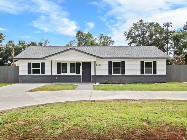 2613 Club House Rd, Mobile, AL 36605