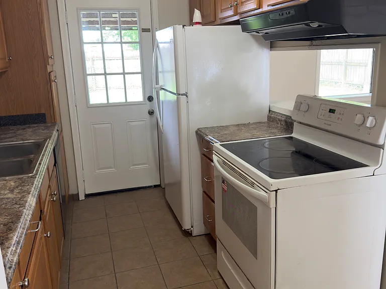 214 Guidry Rd — Photo 4