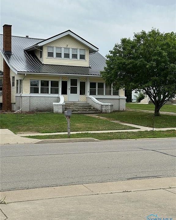 1st image of 305 1st St