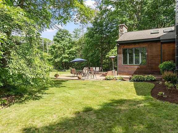 5th image of 55 Lake Dr W
