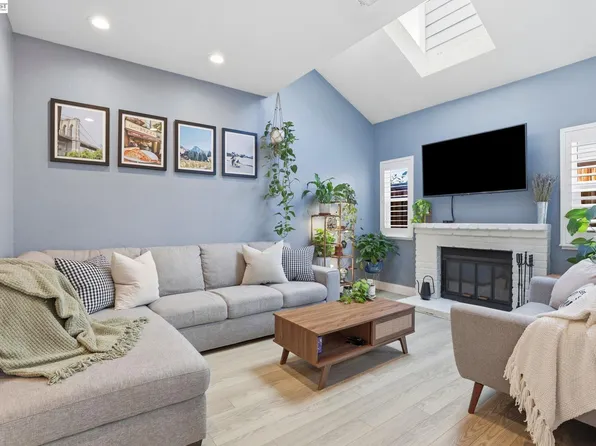 3877 Vine St, Pleasanton, CA 94566