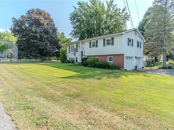 5th image of 7 Birchwood Dr