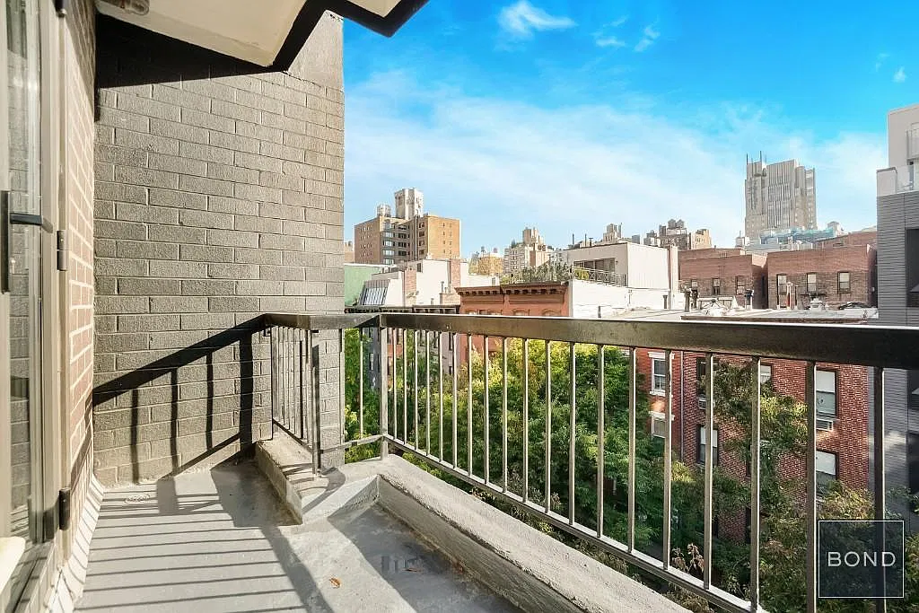 235 West 22nd Street — Photo 2