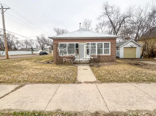 623 E Hanson Ave, Mitchell, SD 57301