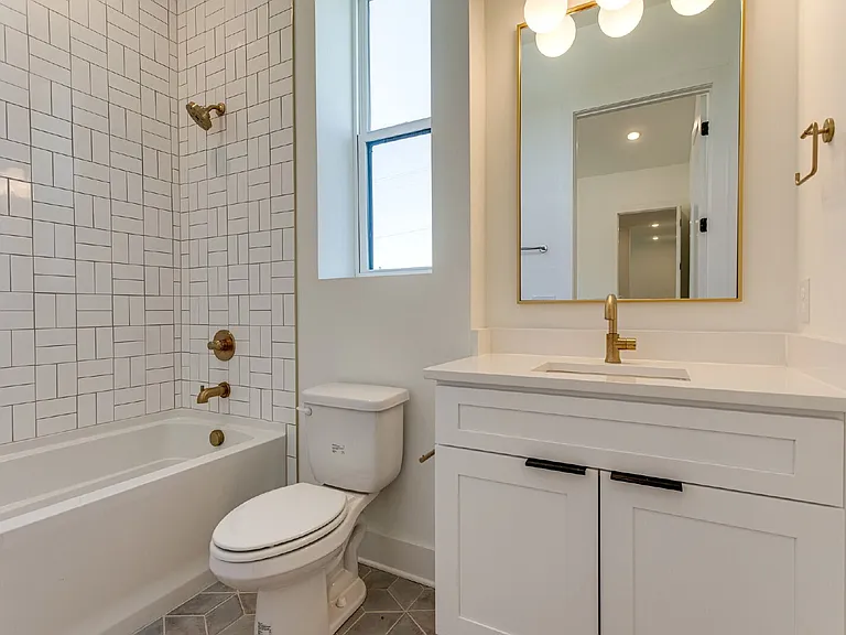303 Riverside Dr #B — Photo 42
