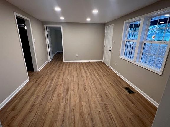 2nd image of 483 Maple Hill Dr