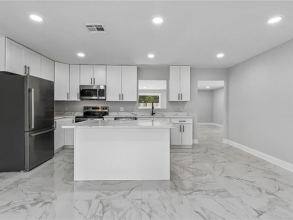 5th image of 929 Wiegand Dr