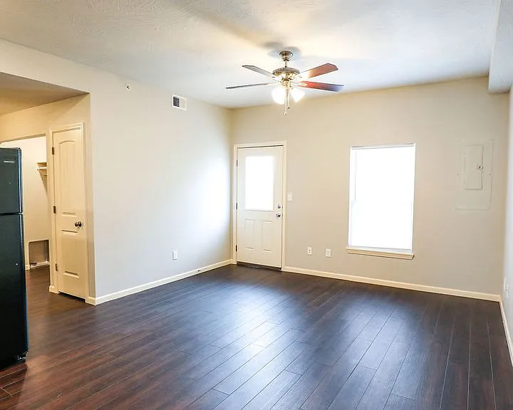 600 E Harrison St — Photo 18