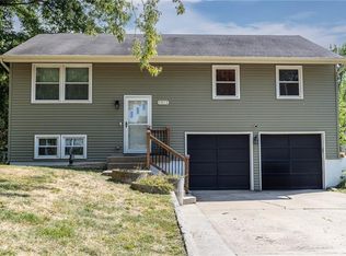 6805 NW 74th St, Kansas City, MO 64152