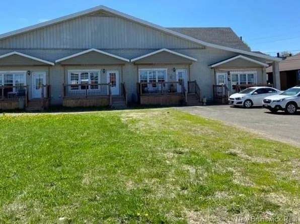 26 Andrew St, Campbellton, NB E3N 2B2