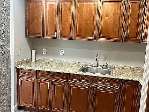 2nd image of 2326 Huntington Green Ct #4