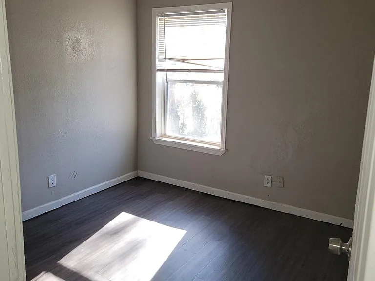 526 E Ute St — Photo 2