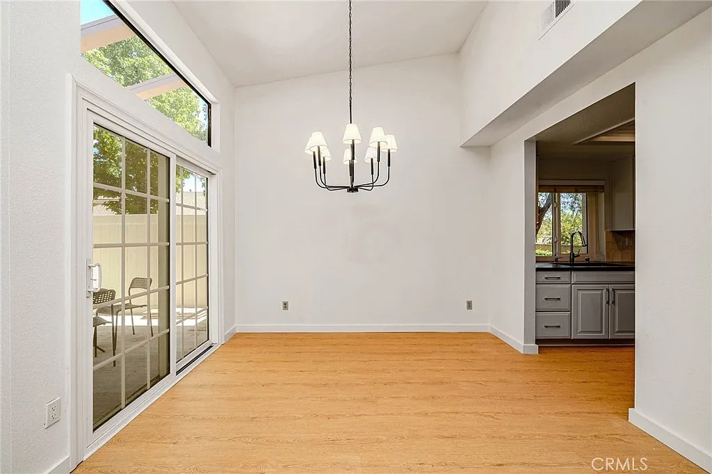 2 bed, 1070 sqft, $2,950 — Photo 4