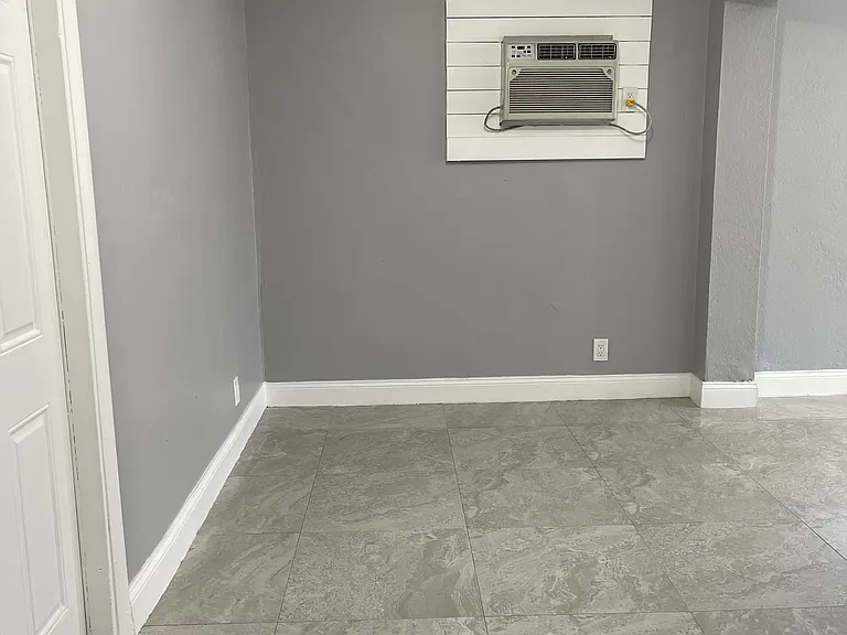 5605 Pinewood Ave — Photo 16