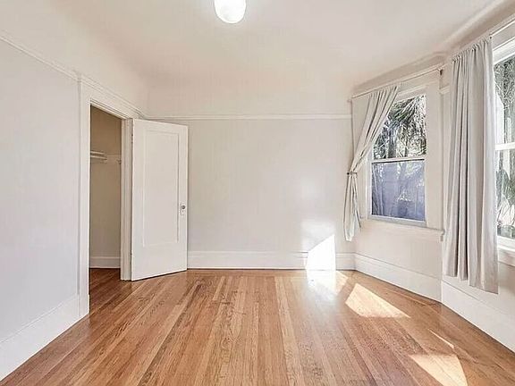 4th image of 628 Lyon St APT 1