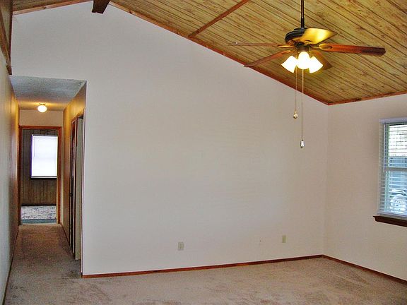3rd image of 4312 Twin Oaks Dr