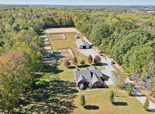 1045 Hoof & Paw Trl, Springfield, TN 37172