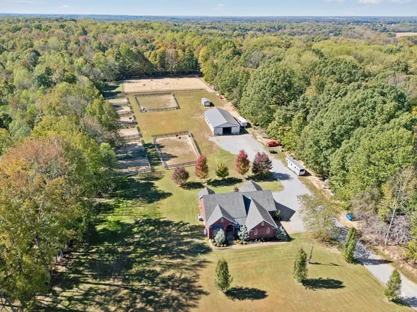 1045 Hoof & Paw Trl, Springfield, TN 37172